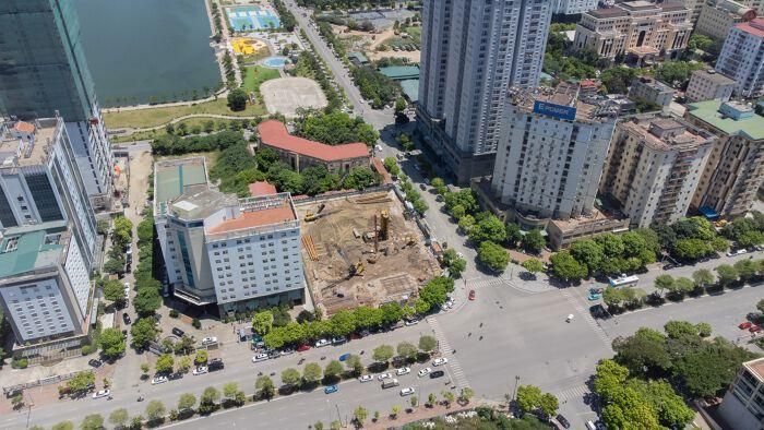 Trong bản cáo bạch công bố vào năm 2012, CTX Holdings cho biết dự án này đã hoàn thành thủ tục đầu tư, dự kiến thực hiện trong giai đoạn 2012 - 2015. Tuy nhiên, suốt nhiều năm sau đó khu đất dự án vẫn để trống và chưa triển khai xây dựng.