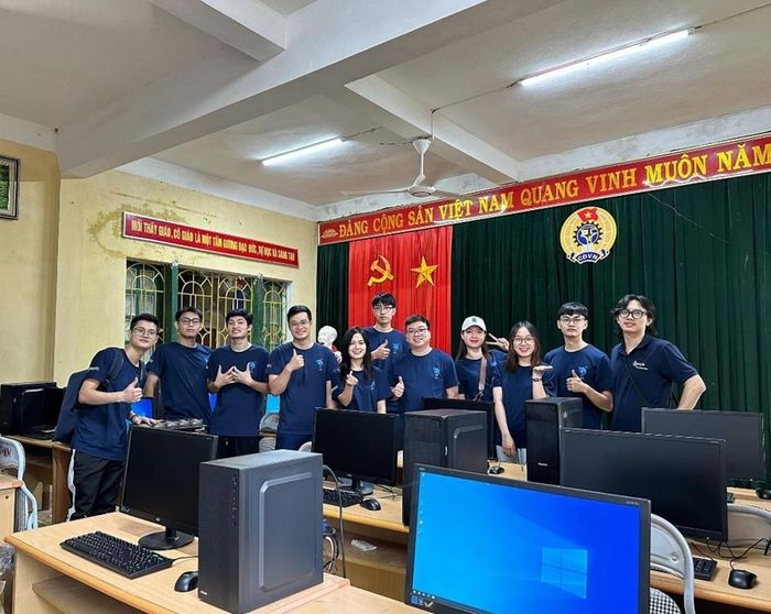 Kaopiz mở rộng cơ hội tiếp cận công nghệ cho hơn 1.000 trẻ em có hoàn cảnh khó khăn thông qua dự án Phòng tin học. Ảnh: Kaopiz.