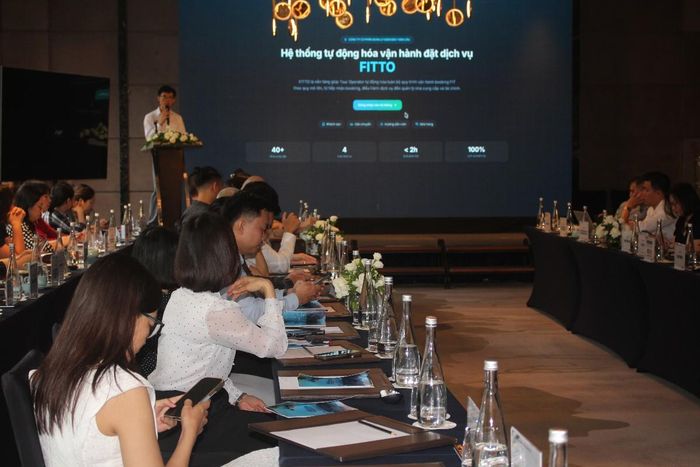 Giới thiệu nền tảng FITOS. Ảnh: Chu Khôi.