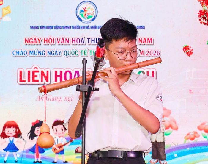 Trẻ em tham gia Ngày hội Văn hóa - Thể thao thiếu nhi năm 2026, thể hiện các nhạc cụ yêu thích.