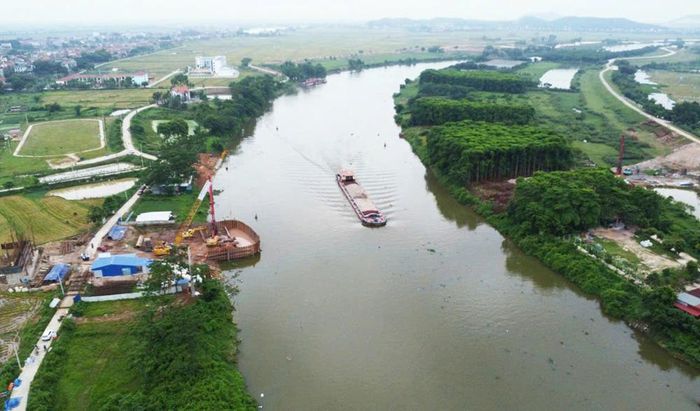  Nhà thầu đẩy nhanh tiến độ thi công cầu Vân Hà để có khối lượng hoàn thành, giải ngân vốn đầu tư công. 