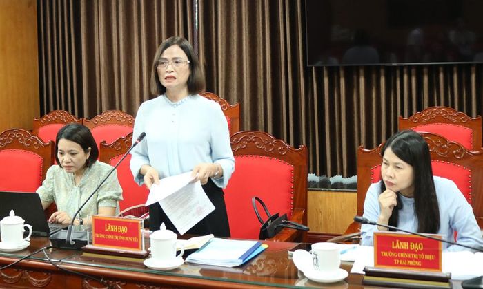  Đại diện Trường Chính trị Nguyễn Văn Linh tỉnh Hưng Yên tham luận tại hội thảo. 