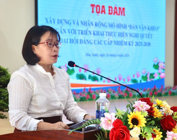 Đại biểu chia sẻ kinh nghiệm hay, cách làm sáng tạo về dân vận khéo. Ảnh: QUỐC TUẤN
