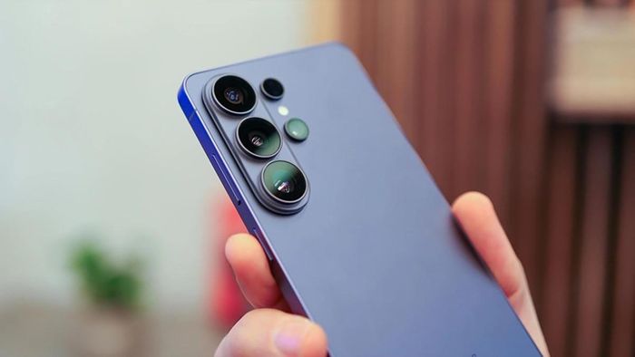 Samsung có thể mang tính năng màn hình riêng tư lên Galaxy S27 Pro