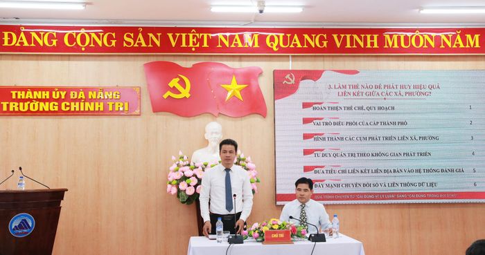 Lãnh đạo Trường Chính trị thành phố chủ trì hội thảo. Ảnh: ĐẮC MẠNH