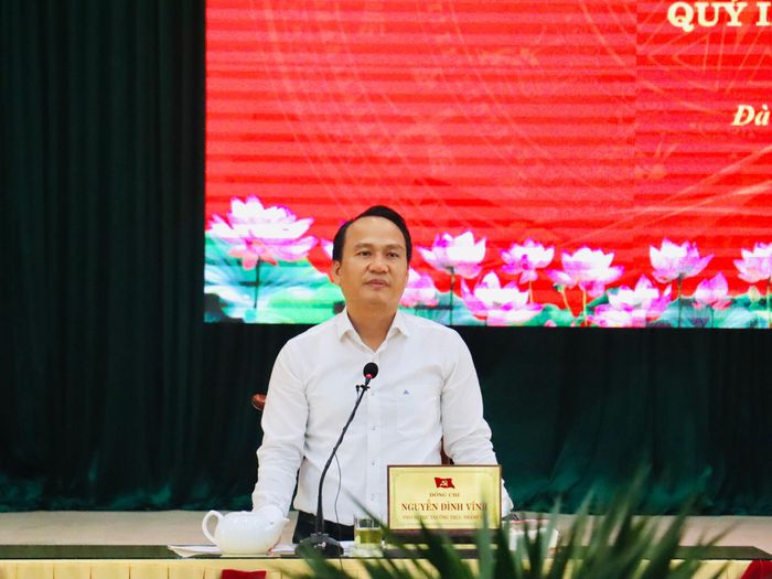 Phó Bí thư Thường trực Thành ủy Nguyễn Đình Vĩnh phát biểu kết luận hội nghị. Ảnh: QUỐC TUẤN