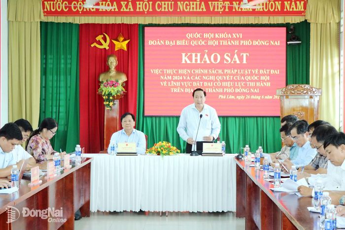 Thành ủy viên, Phó Trưởng đoàn Thường trực Đoàn đại biểu Quốc hội thành phố Đồng Nai Bùi Xuân Thống phát biểu kết luận tại buổi khảo sát. Ảnh: Vương Thế