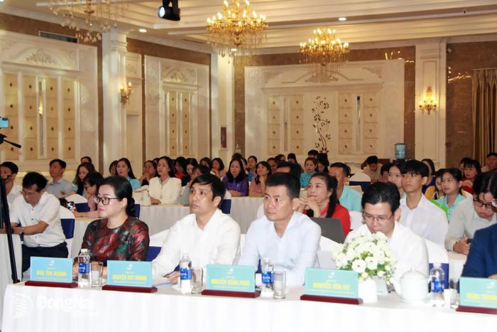 Các đại biểu dự lễ khai mạc 2 cuộc thi. Ảnh: Nga Sơn
