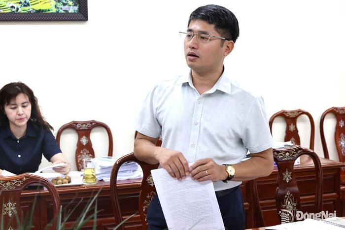Đại diện lãnh đạo các sở, ngành phát biểu ý kiến tại buổi họp. Ảnh: Hồ Thảo