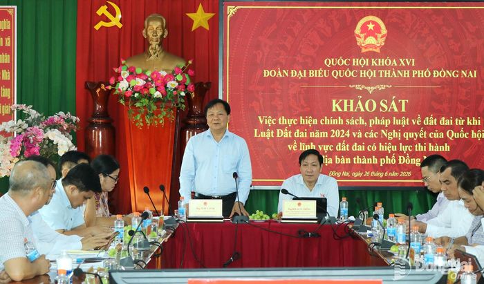 Thành ủy viên, Phó Chủ tịch HĐND thành phố Trần Văn Mi phát biểu tại buổi khảo sát. Ảnh: Vương Thế