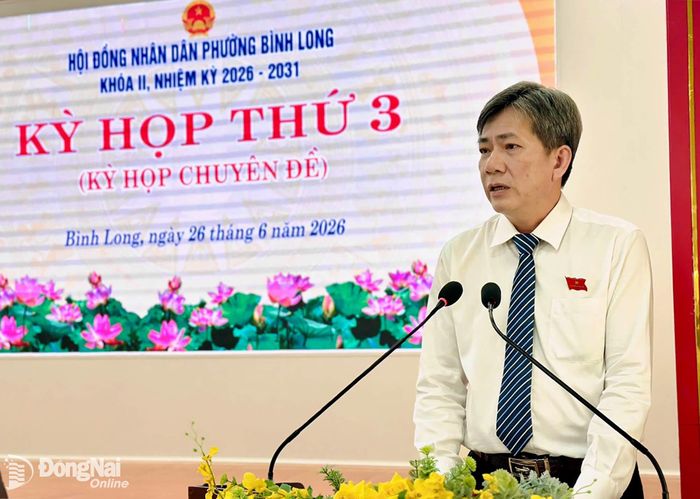 Thành ủy viên, Bí thư Đảng ủy phường Bùi Quốc Bảo phát biểu chỉ đạo tại kỳ họp. Ảnh: Văn Tâm