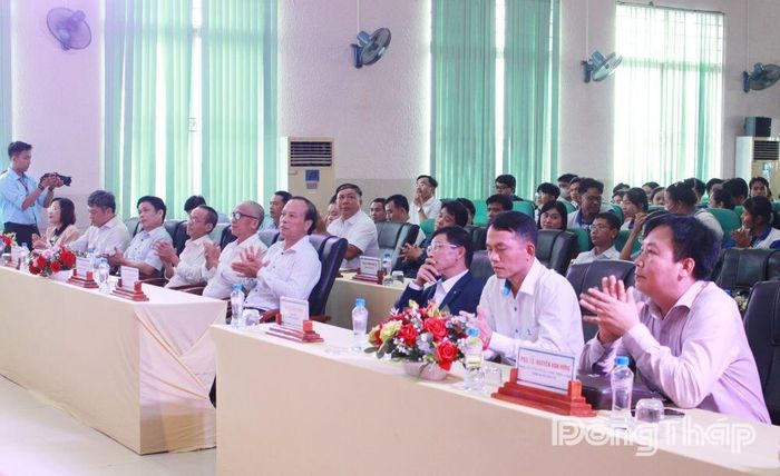 Đại biểu tham dự hội thảo.