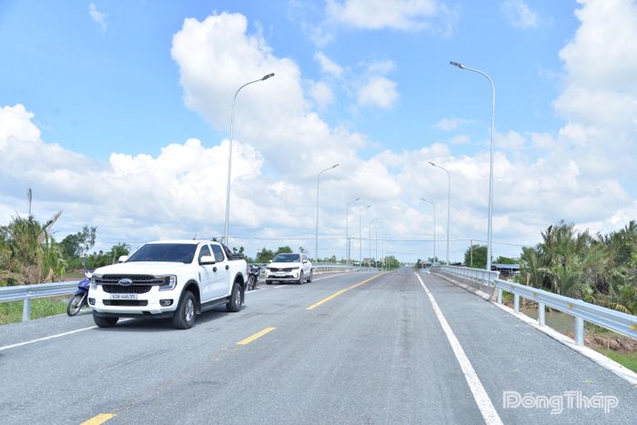 Cầu Phước Trung trên tuyến đường tỉnh 864 được bàn giao đưa vào sử dụng trong sáng 26-6.