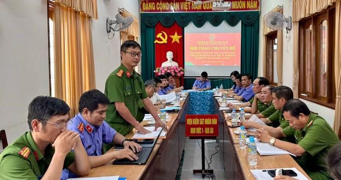  Đại biểu tại hội thảo đề xuất nhiều giải pháp nâng cao hiệu quả phối hợp giữa điều tra viên và kiểm sát viên. Ảnh: N.L 