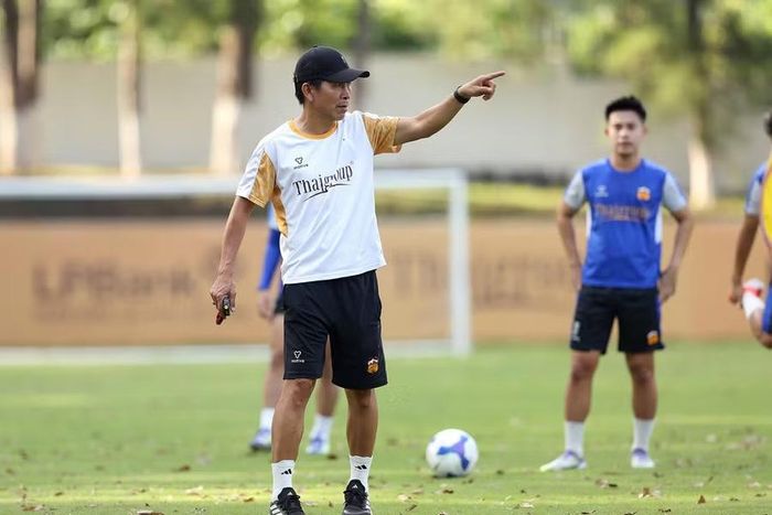  Thầy trò huấn luyện viên Lê Quang Trãi chuẩn bị có các trận đấu giao hữu với đội tuyển Lào tại Gia Lai. Ảnh: Hoàng Tùng 