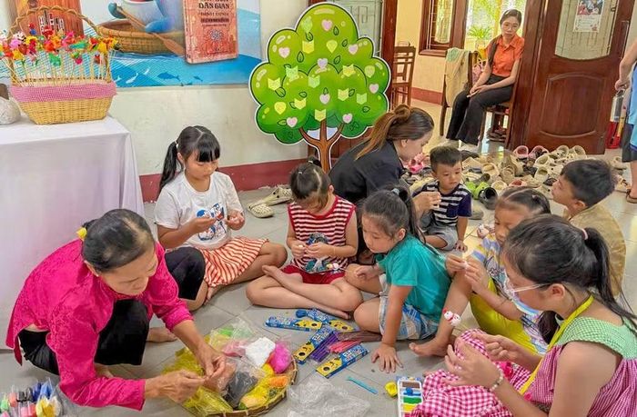  Mùa hè thêm sắc màu với trải nghiệm nặn tò he ở Thư viện tỉnh Gia Lai. Ảnh: Ngọc Nhuận 