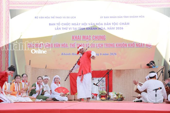 Màn trình diễn nghi lễ Rija Harei (lễ múa ban ngày) của đồng bào Chăm tỉnh Khánh Hòa.