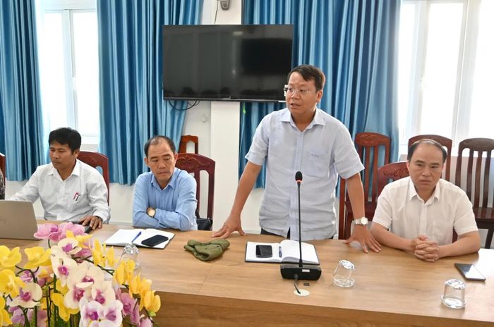 Ông Đỗ Nguyên Hải Đăng - Phó Chủ tịch UBND xã Thuận Bắc phát biểu tại hội nghị.