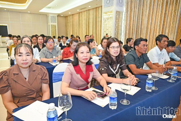 Các đại biểu tham dự hội nghị.