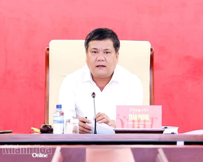 Bí thư Tỉnh ủy Trần Phong phát biểu tại hội nghị.