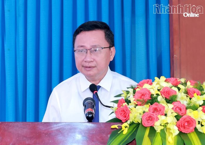TS. Quách Hoài Nam - Hiệu trưởng Trường Đại học Nha Trang phát biểu tại buổi lễ.