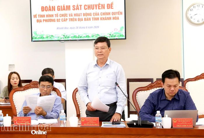 Lãnh đạo Ban Văn hóa - Xã hội HĐND tỉnh nêu vấn đề tại buổi làm việc.
