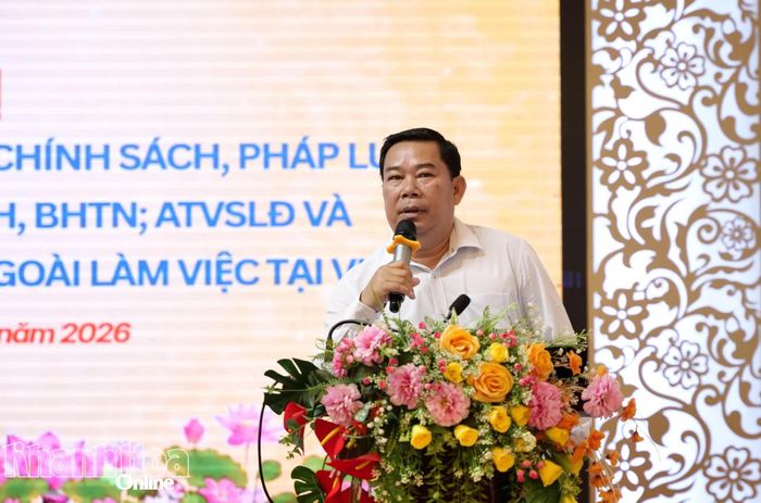 Lãnh đạo Sở Nội vụ phát biểu tại hội nghị.