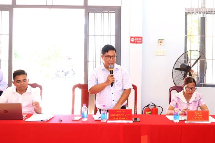Lãnh đạo UBND xã nêu kiến nghị.