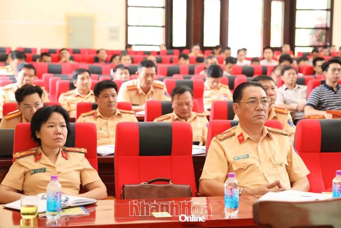 Lãnh đạo Phòng Cảnh sát giao thông dự hội nghị.