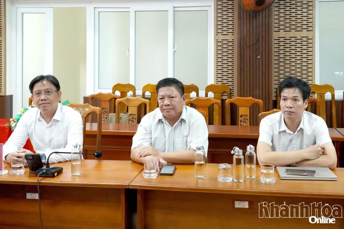 Đại diện Báo và Phát thanh, Truyền hình Khánh Hòa dự lễ ký kết.