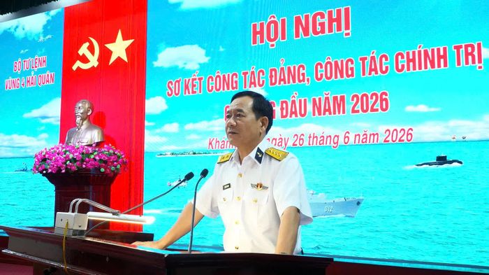 Đại tá Nguyễn Hữu Minh chủ trì hội nghị.