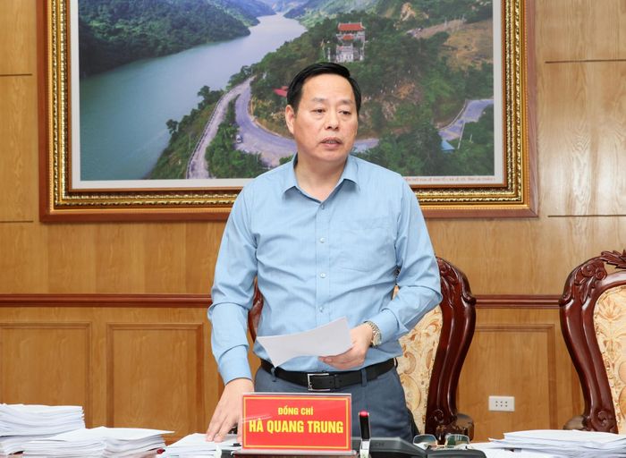 Đồng chí Hà Quang Trung - Phó Bí thư Tỉnh ủy, Chủ tịch UBND tỉnh phát biểu tại cuộc họp. 