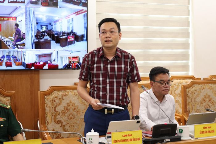 Lãnh đạo Báo và Phát thanh, Truyền hình Lai Châu tham gia ý kiến tại hội nghị.