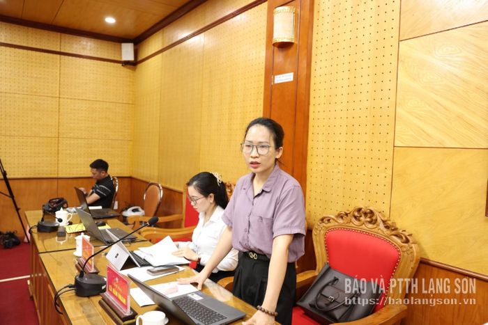 Lãnh đạo UBND xã Cai Kinh đề xuất một số nội dung tại cuộc họp