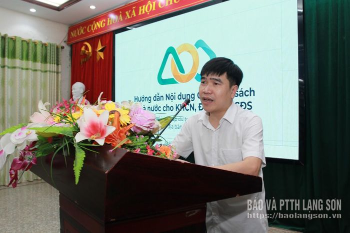 Đại diện Phòng Kế hoạch và quản lý chuyên ngành, Sở KH&amp;CN truyền đạt các nội dung về xây dựng dự toán ngân sách chi KHCN ĐMST&amp;CĐS