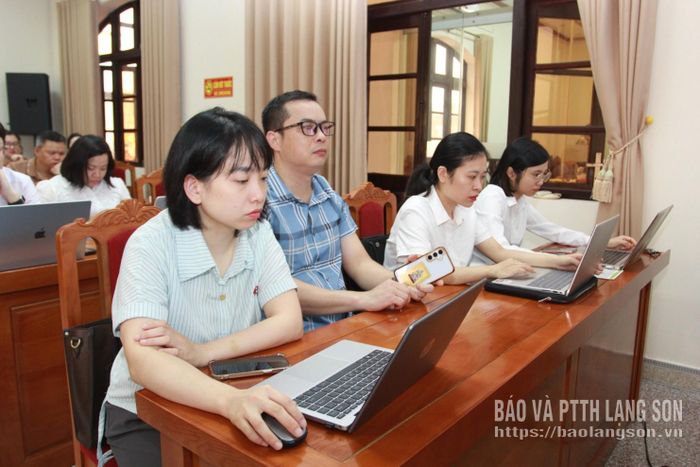 Học viên tham lớp bồi dưỡng