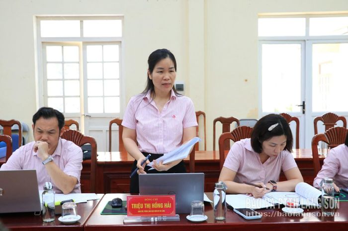 Lãnh đạo Phòng Giao dịch Ngân hàng chính sách xã hội Chi Lăng phát biểu tại chương trình kiểm tra