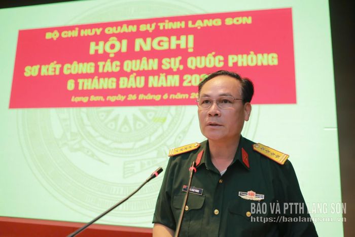 Đại tá Mai Xuân Phong, Chỉ huy trưởng Bộ Chỉ huy Quân sự tỉnh phát biểu tại hội nghị
