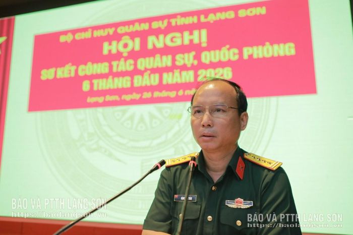 Đại tá Đặng Văn Tuân, Phó Tham mưu trưởng Quân khu 1 phát biểu chỉ đạo tại hội nghị