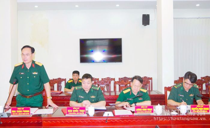Đại tá Mai Xuân Phong, Ủy viên Ban Thường vụ Tỉnh ủy, Chỉ huy trưởng Bộ CHQS tỉnh phát biểu tại hội nghị
