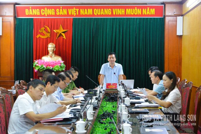 Lãnh đạo Ban Văn hóa - Xã hội HĐND tỉnh phát biểu kết luận cuộc họp