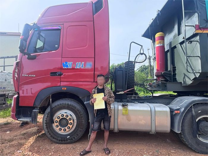 Tài xế và phương tiện vi phạm.