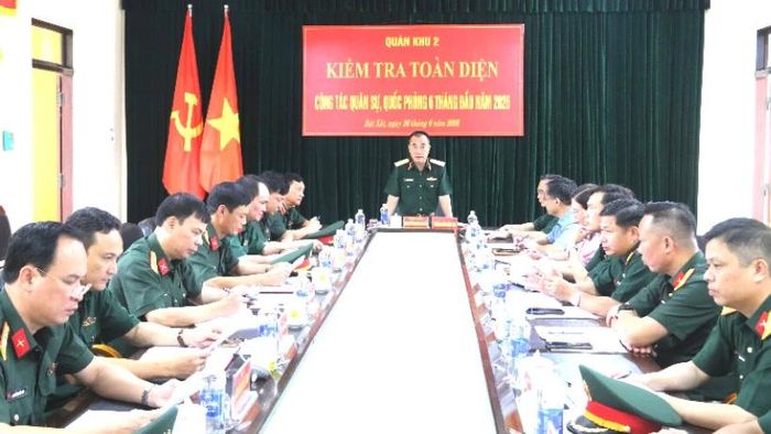 Thiếu tướng Nguyễn Đăng Khải phát biểu kết luận kiểm tra tại Ban CHQS xã Bát Xát.