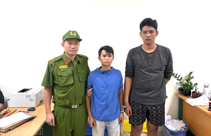 Các đối tượng bị bắt giữ trong đường dây mua bán tinh dầu ma túy núp bóng thuốc lá điện tử tại phường Lào Cai.
