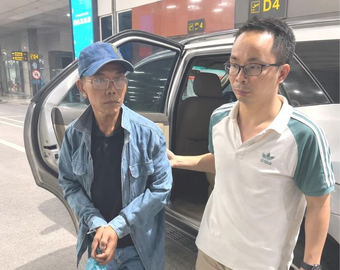 Công an xã Liên Sơn bắt giữ Đào Văn Tuyên tại phường Bắc Cam Ranh (tỉnh Khánh Hòa), đưa về địa phương để thi hành quyết định theo quy định.