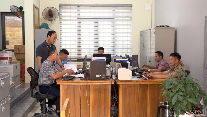 Nhiều địa phương đã phân công cán bộ có kinh nghiệm kèm cặp, hướng dẫn cán bộ đi sau.