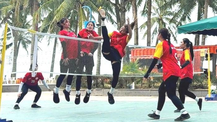 Các vận động viên thi đấu hết mình.