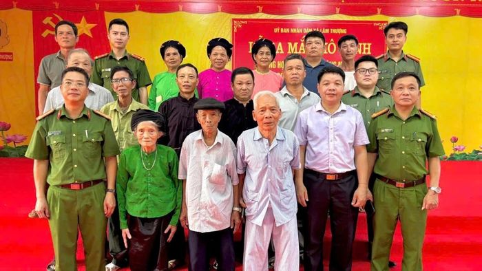 Lễ ra mắt mô hình dòng họ “Hoàng Tinh” không ma túy tại xã Lâm Thượng.