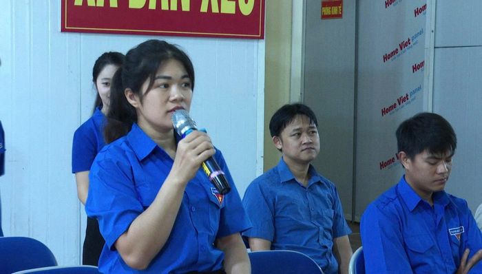 Đoàn viên, thanh niên phát biểu ý kiến tại buổi đối thoại.