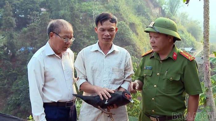 Công an các xã, phường phối hợp chặt chẽ với chính quyền địa phương, các ban, ngành, đoàn thể và gia đình thường xuyên giúp đỡ người nghiện sau cai tái hòa nhập cộng đồng.